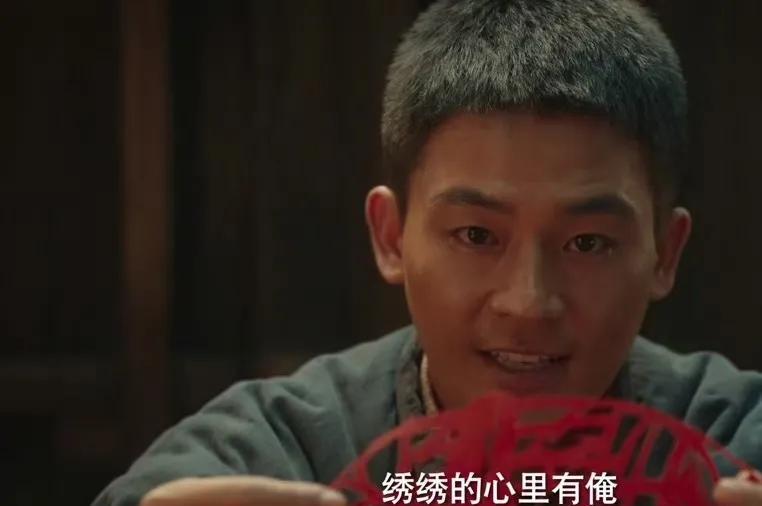 在演员的世界里，有人靠台词掷地有声，有人却能用眼神铺就千言万语，欧豪显然是后者。