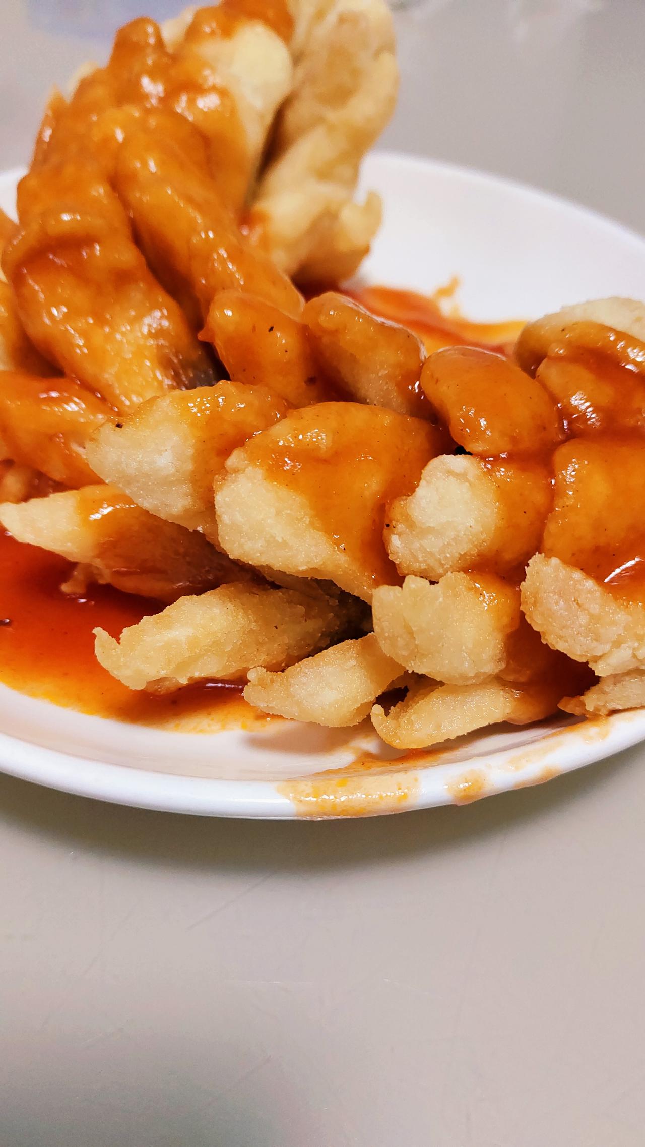 我儿子从一岁多开始会喊妈妈，到现在8岁了，还在每天不停的喊妈妈，只要他在家，耳根