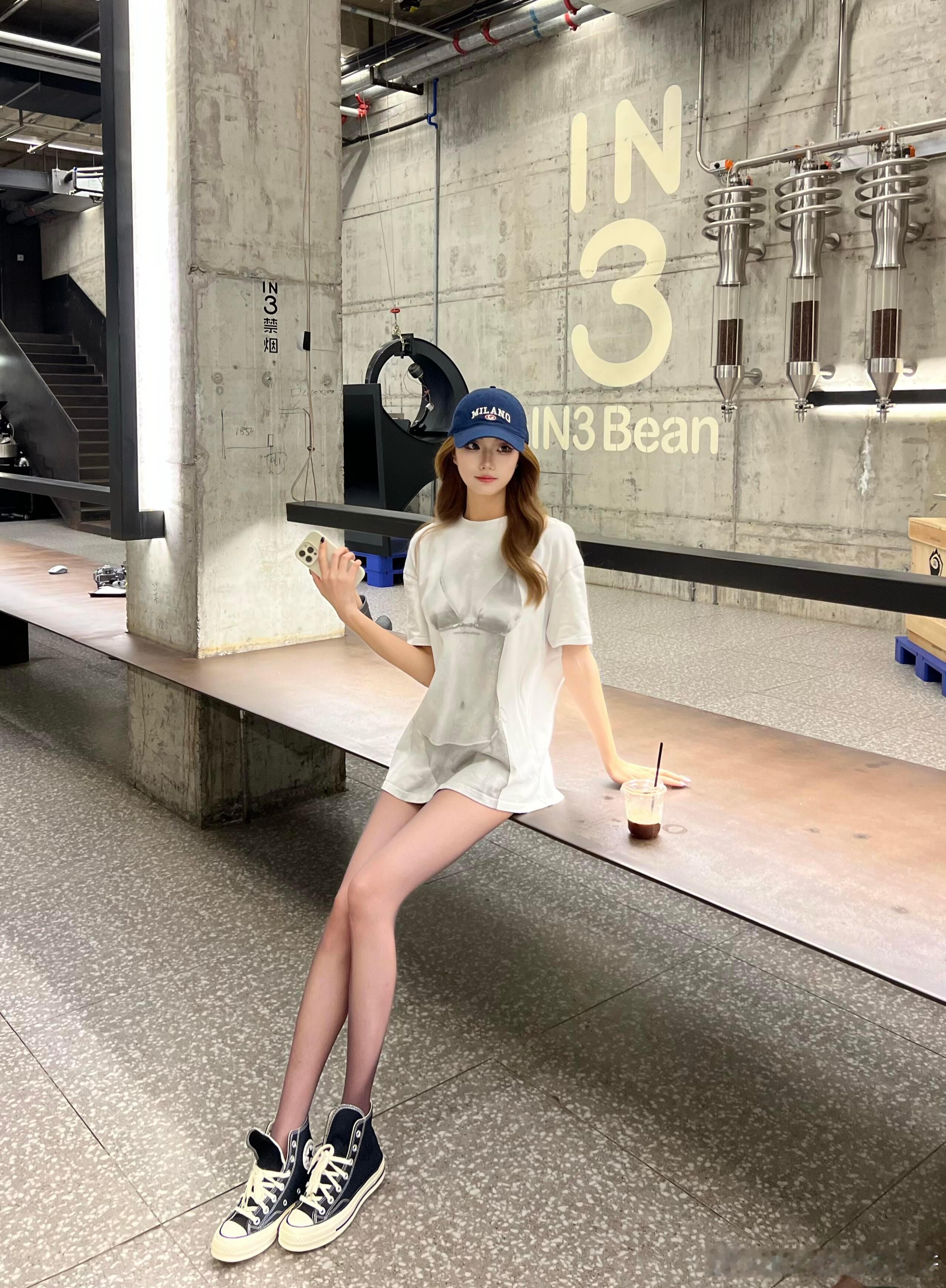 17090｜身材这么好，出门都不穿衣服的…