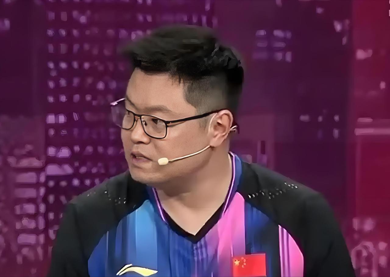 侯英超说实话了，作为前国乒的第一削球手，他认为当今乒坛只有莎莎是削球手的克星