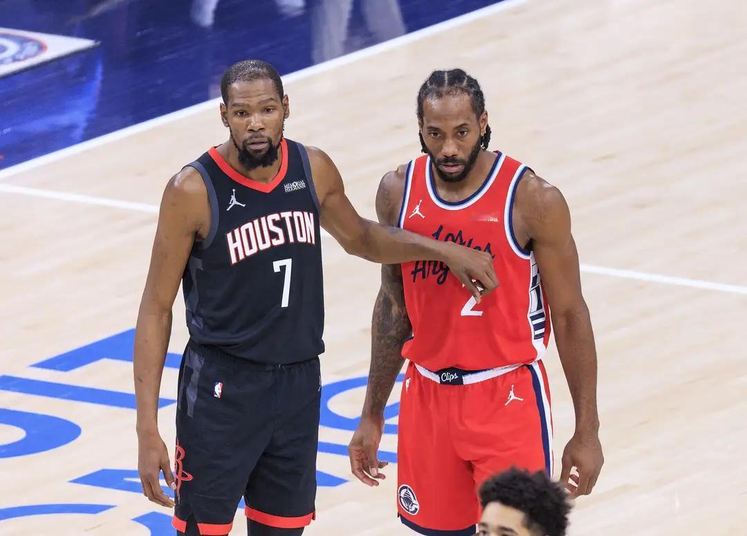 记者：鲍尔默对伦纳德要价是5个首轮签加潜力新秀据NBA记者EvanSidery