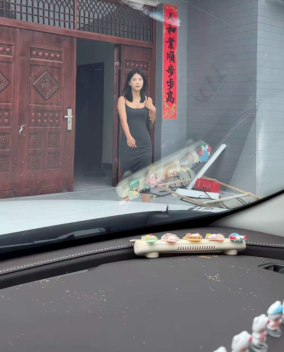 接前妻回去复婚，再次看见她瞬间后悔了。
