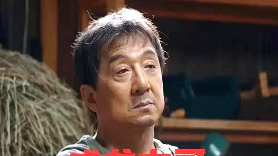 71岁的成龙最近在采访里的一番话，把多少光鲜背后的心酸给戳破了。这位影坛大哥大