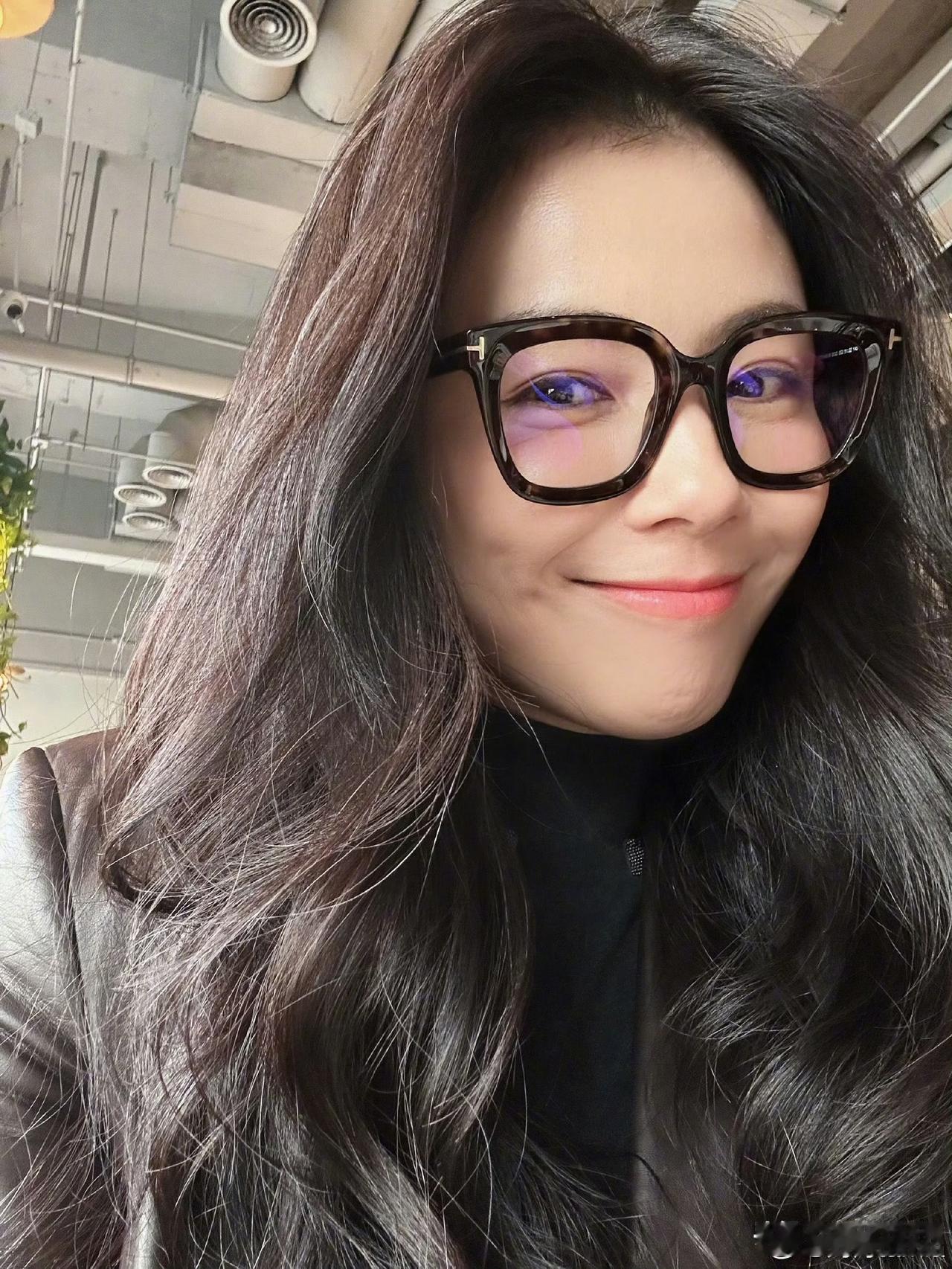 刘涛，戴上眼镜的反差感