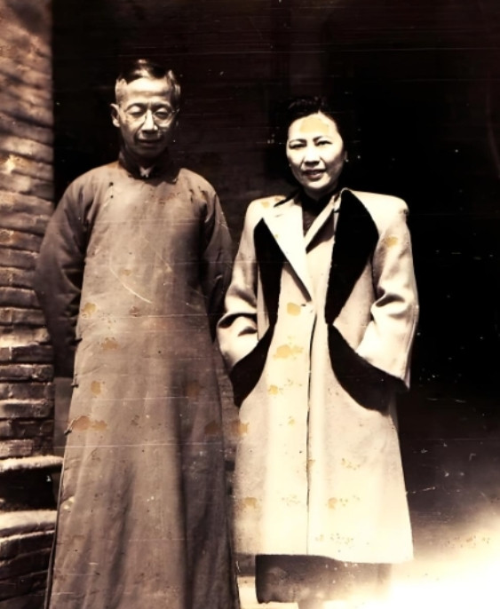 1918年，28岁竺可桢博士毕业，被女校长堵在家里。对方语出惊人：“你娶我妹妹，