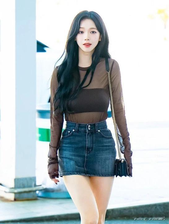 这位小姐姐穿着好时尚哦！美女穿搭示范靓丽女人穿搭