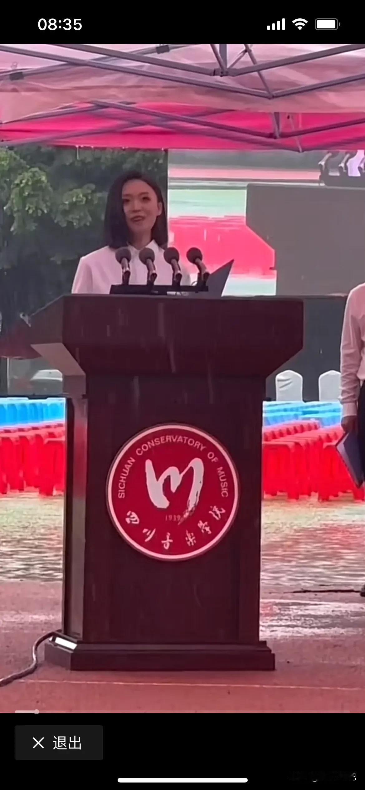 徐子尧正在学音乐之路，不断提高自己能力和水平。什么叫礼貌？这就是礼貌。什