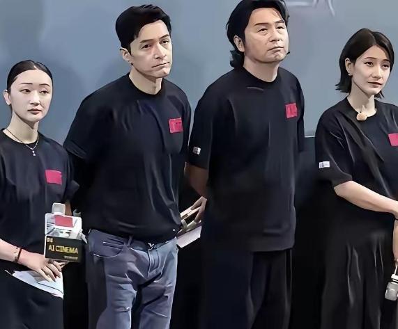 钱都打到账上了，《抓特务》宣传会现场却谁也笑不出来。胡歌拿了3200万，雷佳音2