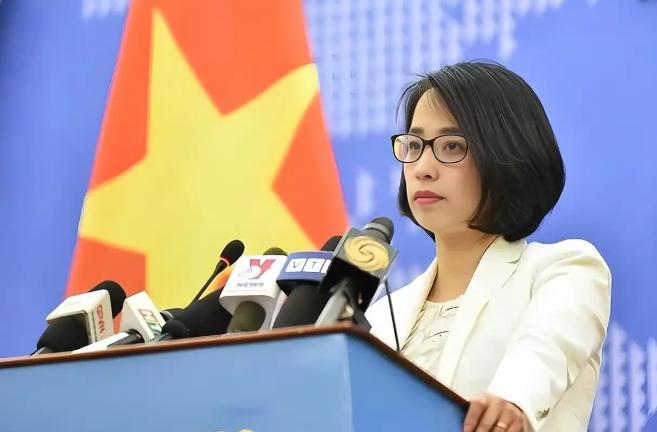 南海最近不太平，一声炮响，从太平岛那边传过来，紧接着越南就跳出来大声抗议，说这是