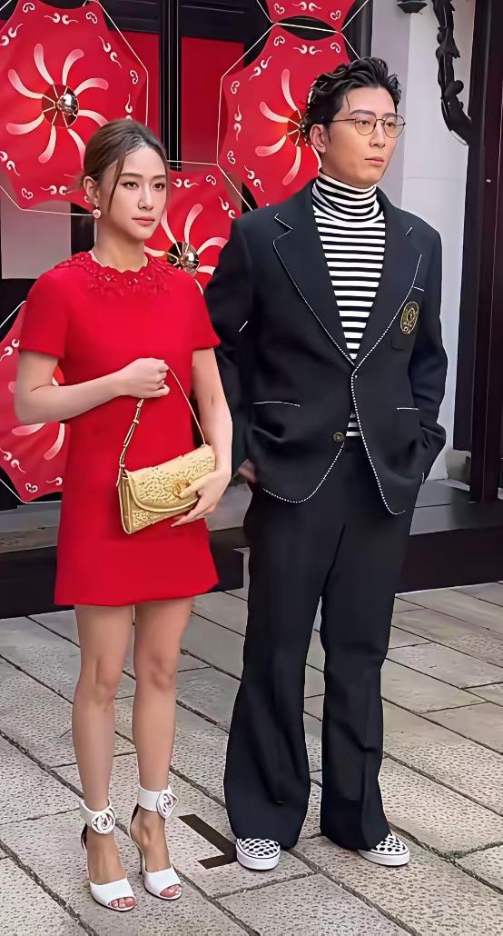 都是是赌王的女婿不知道窦骁比辛奇隆差在哪了窦骁做了豪门的女婿却没有豪门的生活