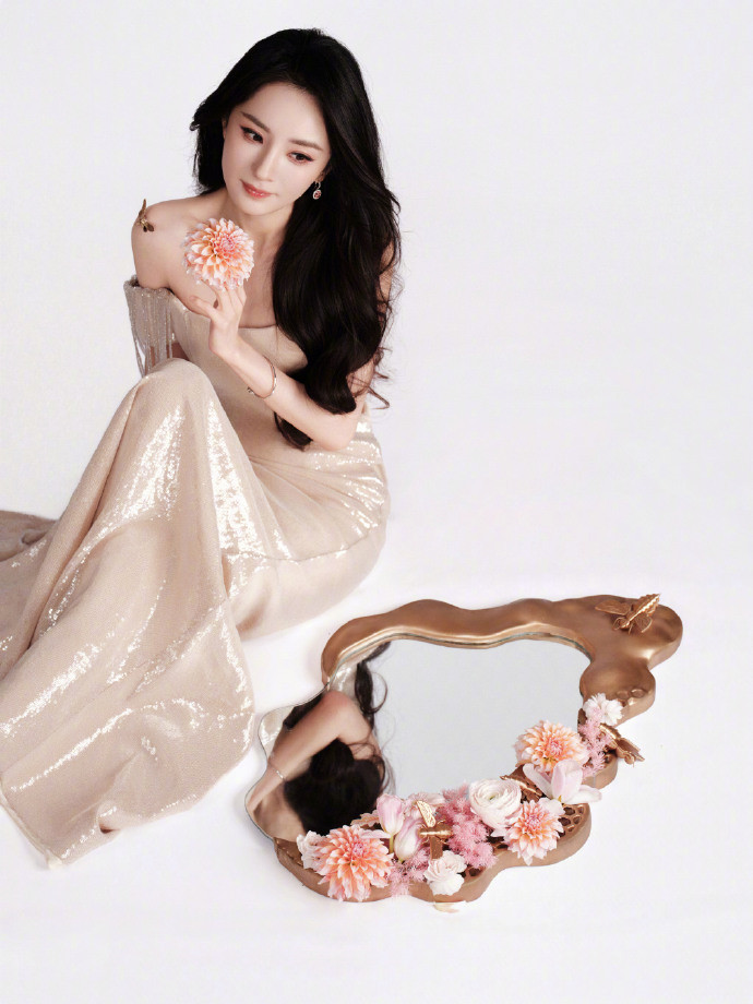 1.杨幂现在出去参加活动，有些主办方都不给她主咖待遇了。2.金瀚手里有部戏被