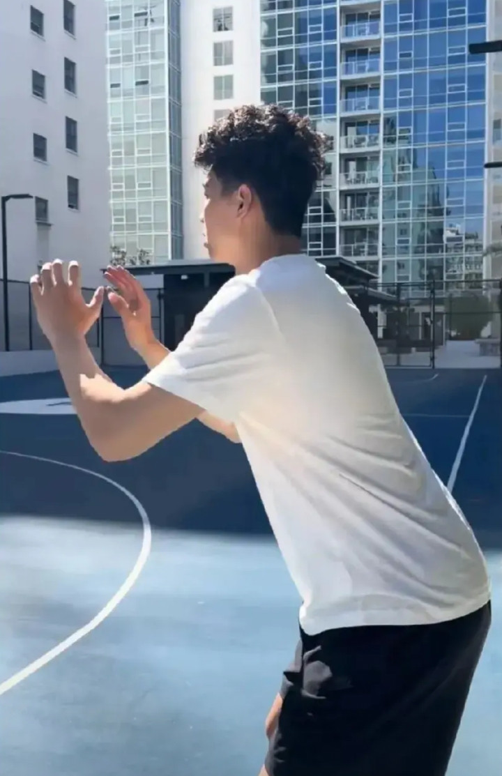 杜锋正式回应，崔永熙加盟广东传闻，杜锋回应说道，球队管理层正在，和崔永熙接触，不