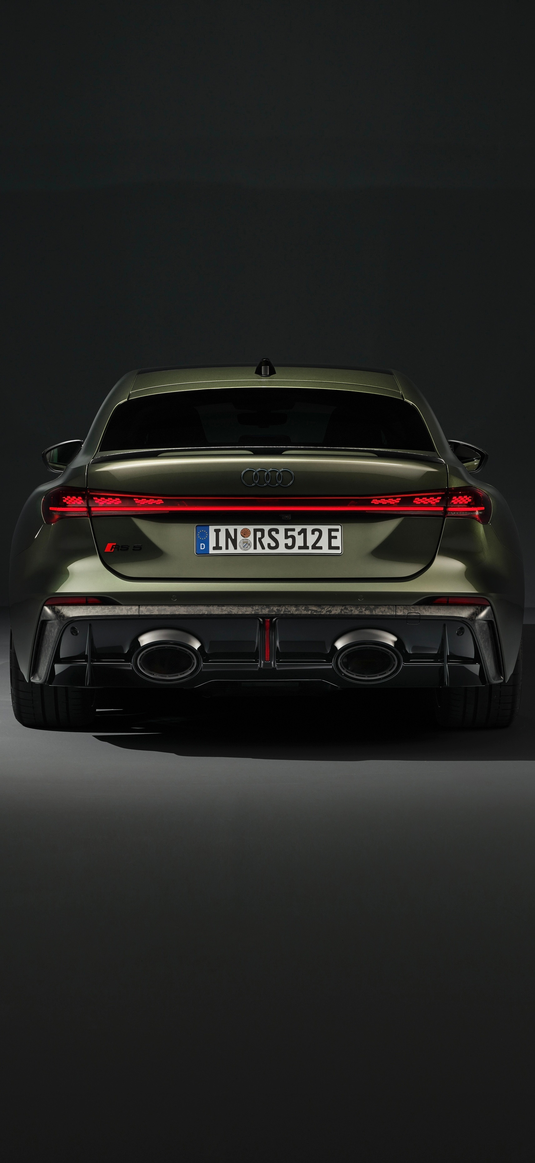 新年能看到这样的新车真是令人惊喜呀，高性能车一直还在，令人向往的车型还活着，这种