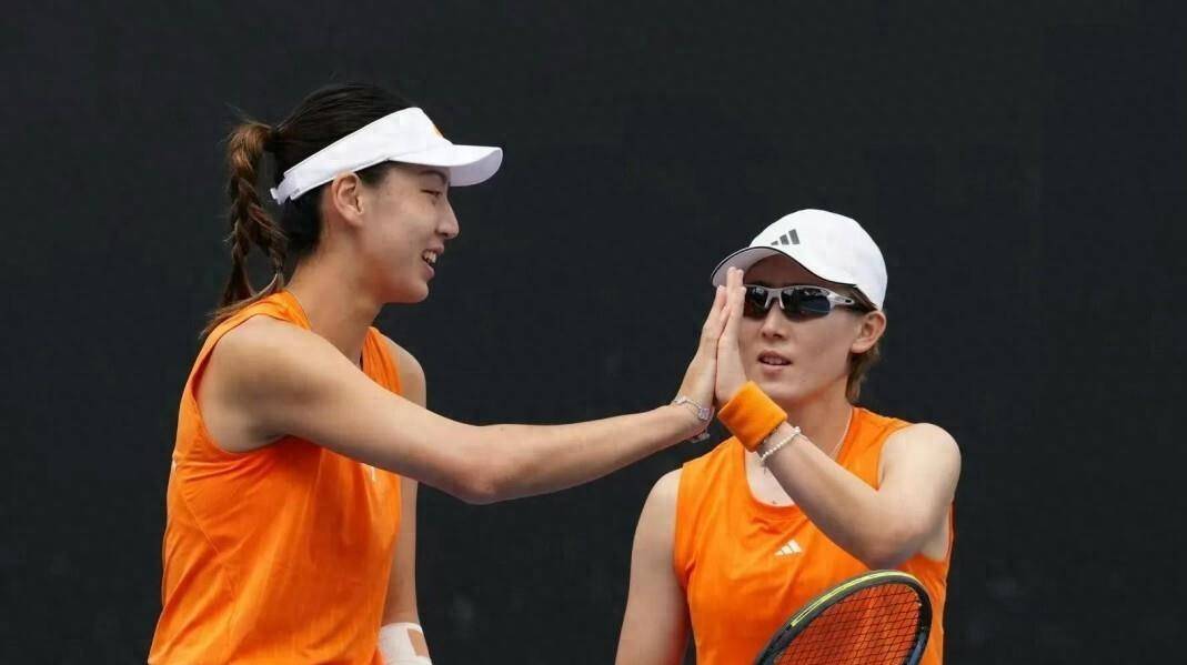 #王欣瑜郑赛赛晋级罗马尼亚赛女双决赛##王欣瑜郑赛赛2比1克里斯蒂安鲁塞#克卢