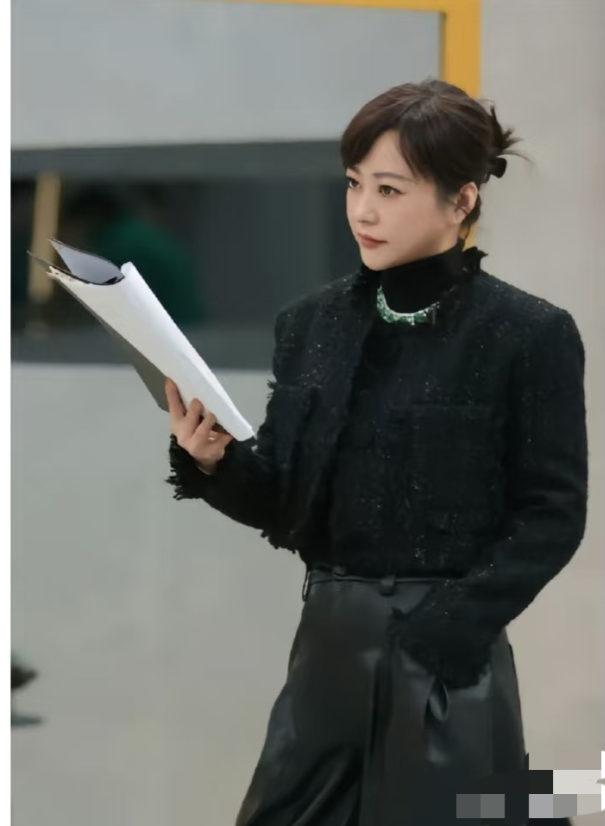 查了一下郝蕾难怪她敢开29800一期的培训班原来是因为，她居然还有这么一层