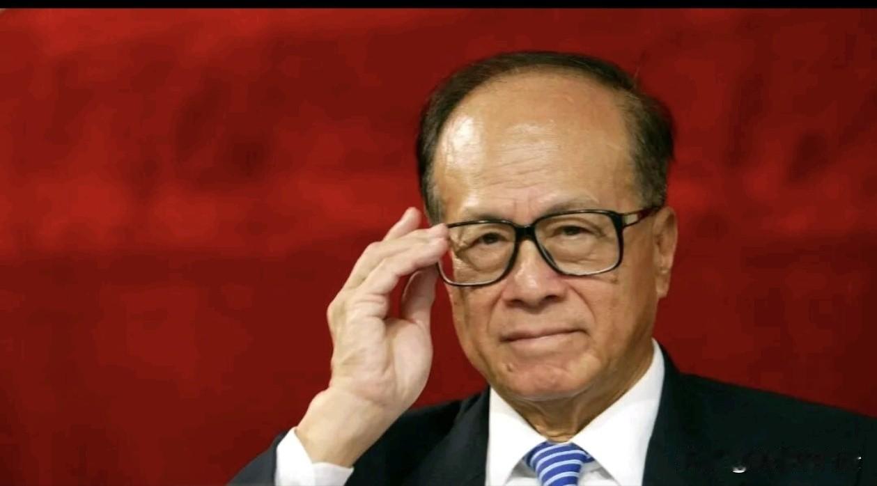 2月26日，李嘉诚家族突然宣布：卖掉持有16年的英国电网公司，一口气套现1100