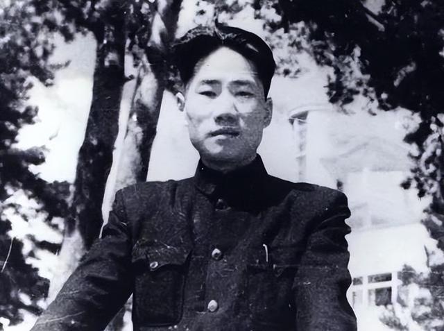 会议室内，气氛如铅块般沉重，彭德怀的怒斥声如炸雷般在梁兴初耳边回响，38军，你们