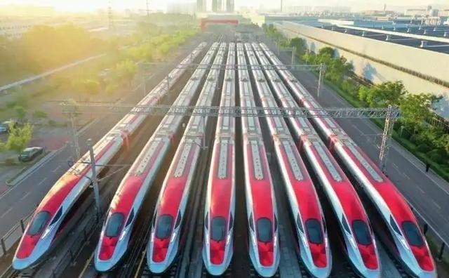 中国为什么执意要发展高铁，而不是廉价航空？说白了，中国就是在赌，赌未来用电不要钱