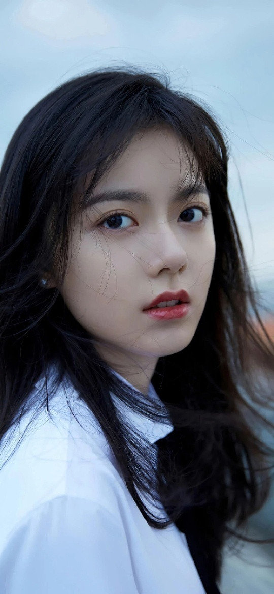 赵今麦你美得闪到我了赵今麦这是什么神仙颜值，简直美得闪到我了！五官精致舒展又灵动