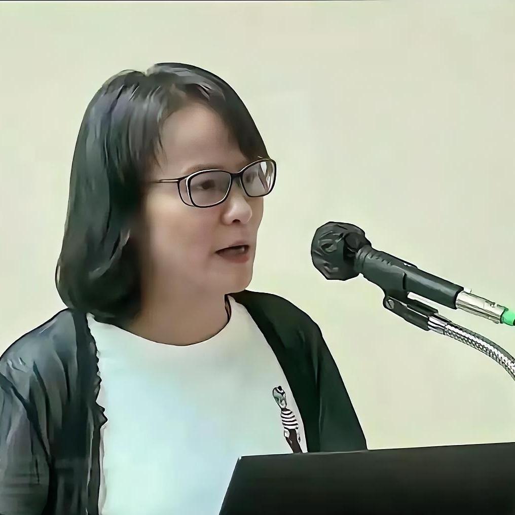 台湾爱国女教师区桂芝实在看不下去了，直接向郑丽文发出四连问，真是解气！近日，