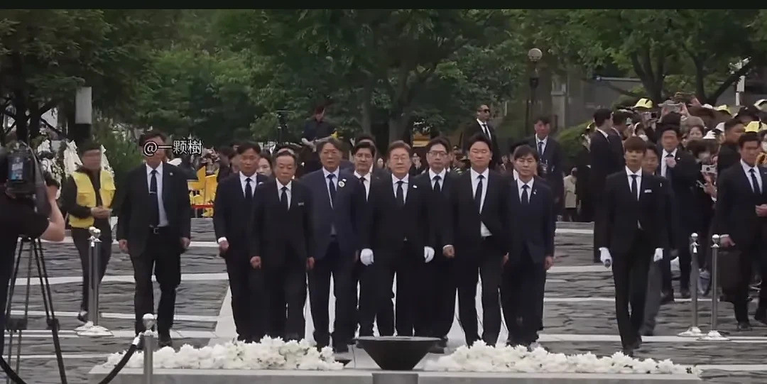 李在明拜祭卢武铉真奇怪---今天