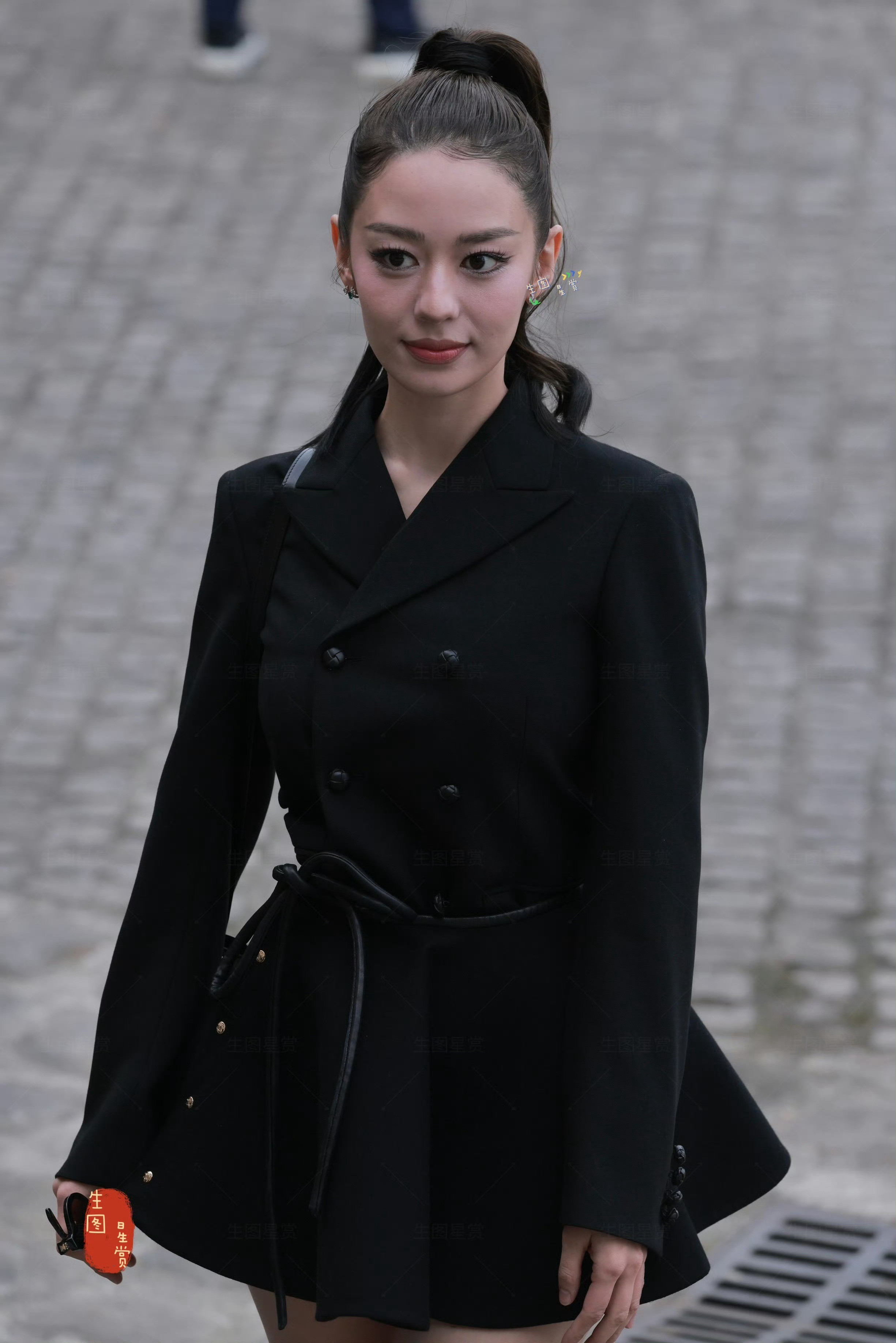 吉娜巴黎时装周上下班生图