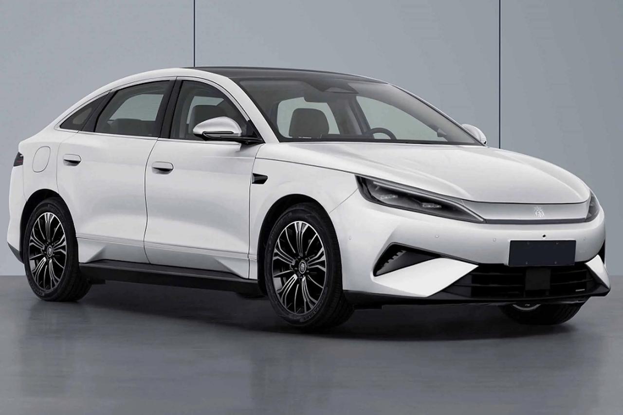 3月汽车销量陆续公布，比亚迪的成绩很引人关注，毕竟闪充发布了，3月直接卖了300