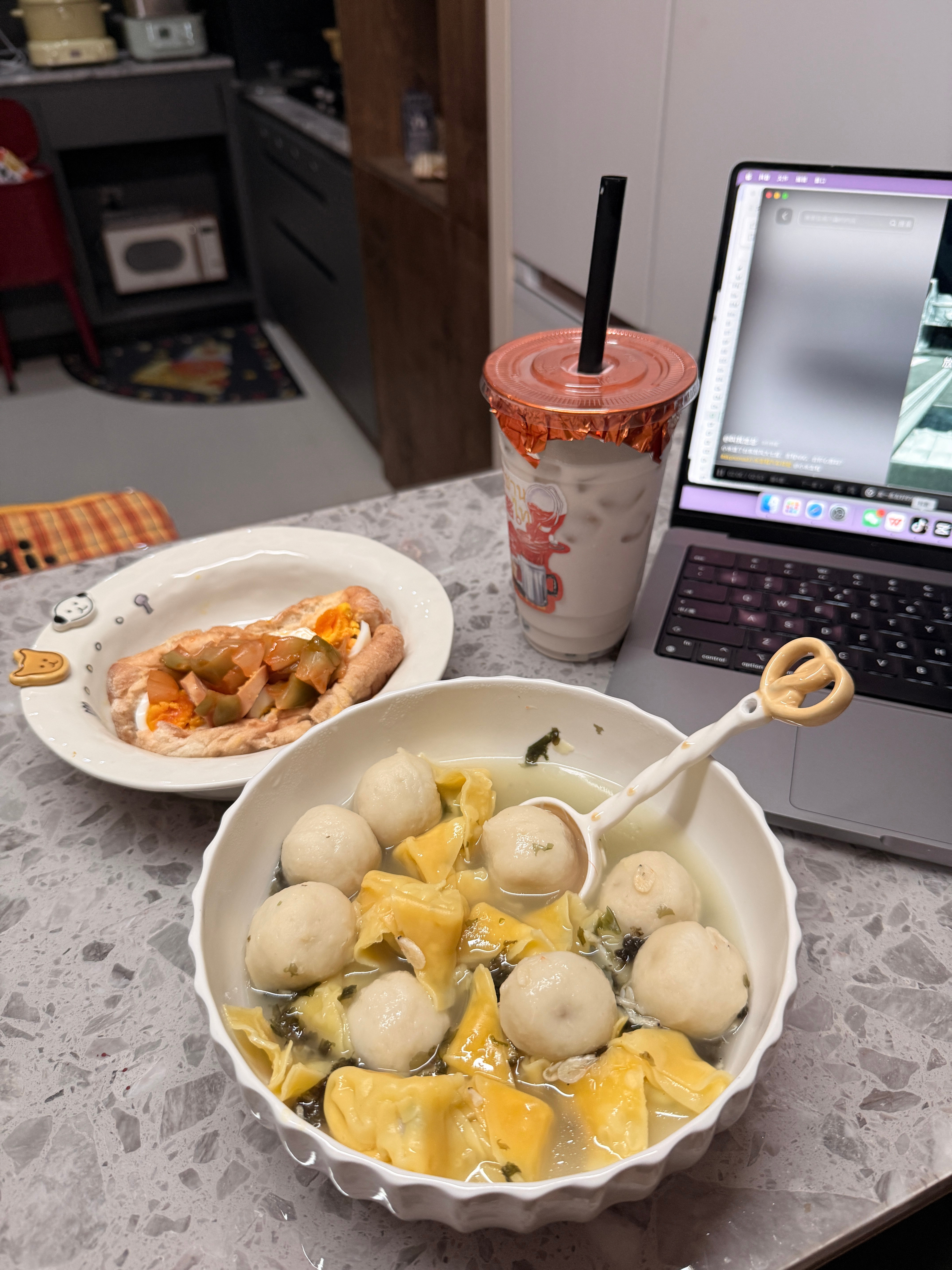 会做饭的女人真贤惠～奶茶都是自制的，我真是来享福的