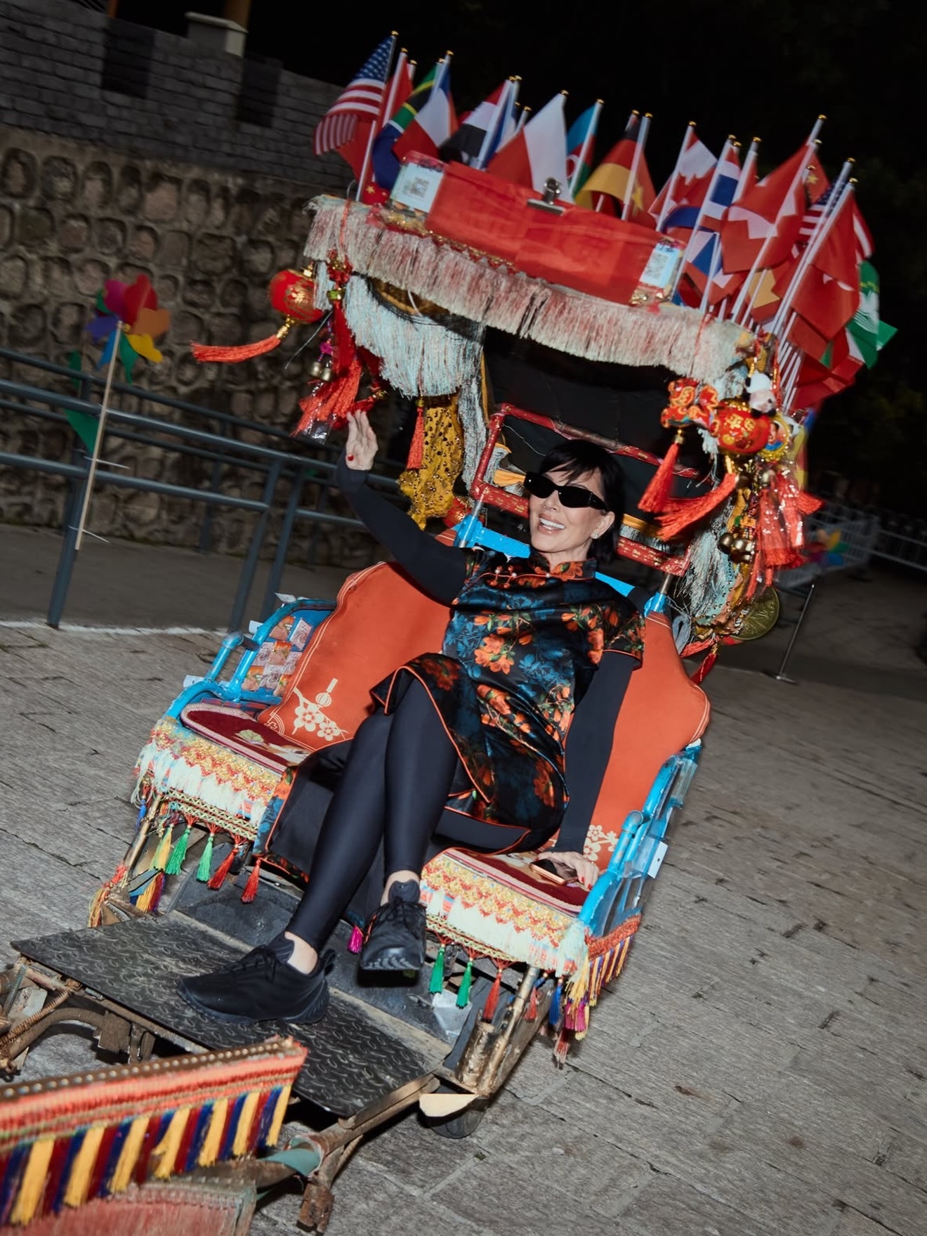 卡戴珊家族太后KrisJenner分享长城之旅美照！🇨🇳​​​