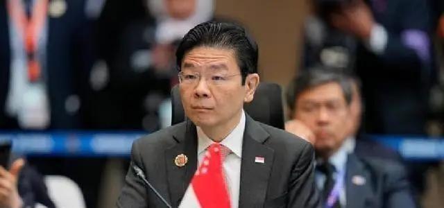 这就叫“回旋镖”扎自己身上了！黄循财刚想替日本卖个惨，劝咱们大度点，结果新加坡网