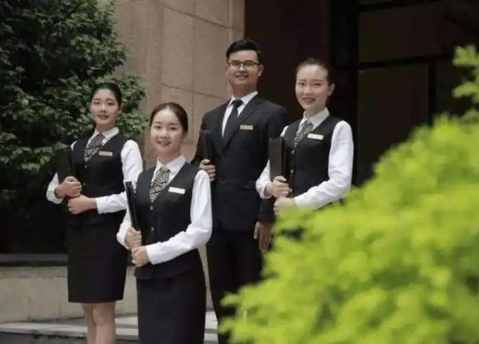 从业主百般挽留到物业违约跑路！200余个小区物业扎堆撤场，物业费十年不涨