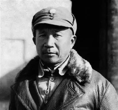1941年秋，有个级别很高的新四军首长从淮宝县（今洪泽）驻地去盐城参加一个紧急的