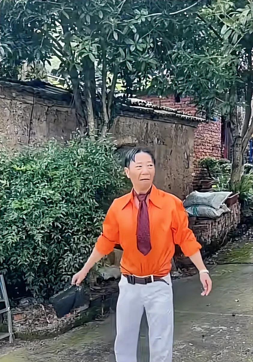 老光棍去相亲，帅不帅？哥姐们提个看法！