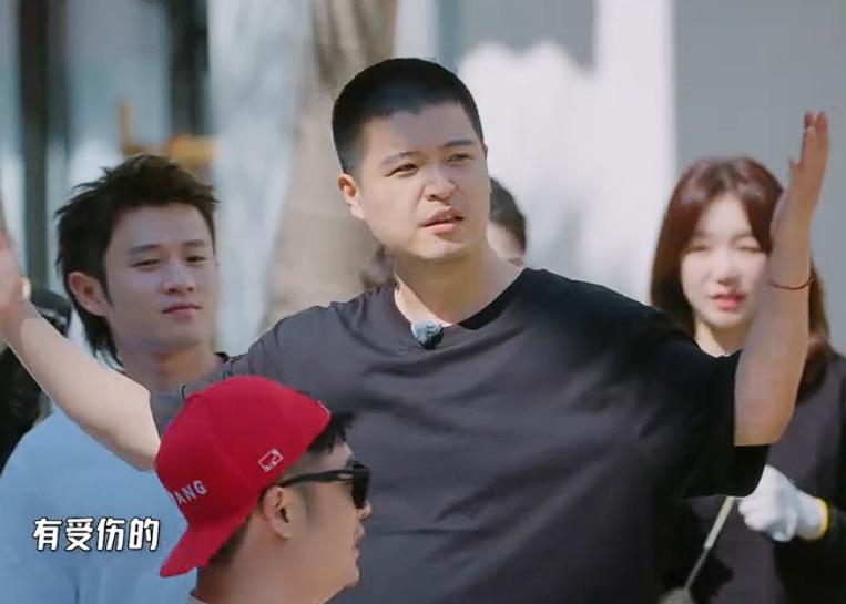 又是马頔躺赢的一天！水上跳远比赛不参与，由年长他20岁的范志毅代替；水枪大战的游