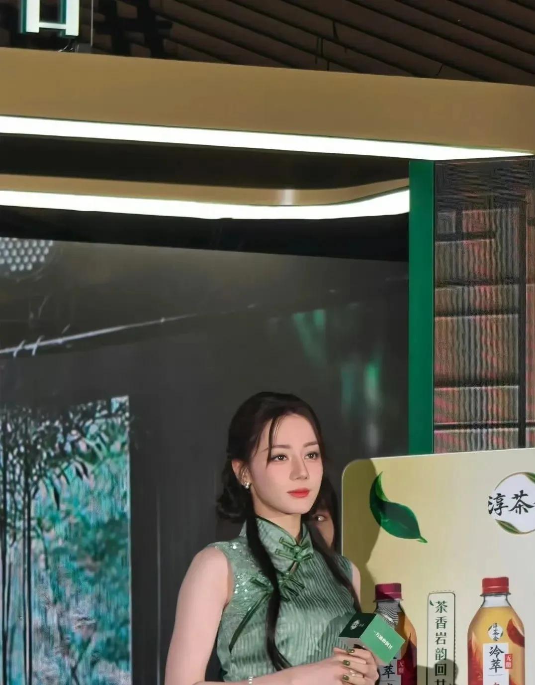 迪丽热巴生图比精修好看诶，这身新中式好漂亮。#迪丽热巴#