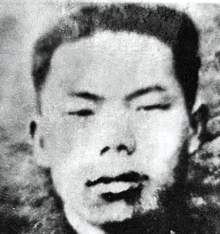 1952年，朝鲜战场上志愿军都在睡觉，一个战士却因为太激动睡不着，就在这时，一大