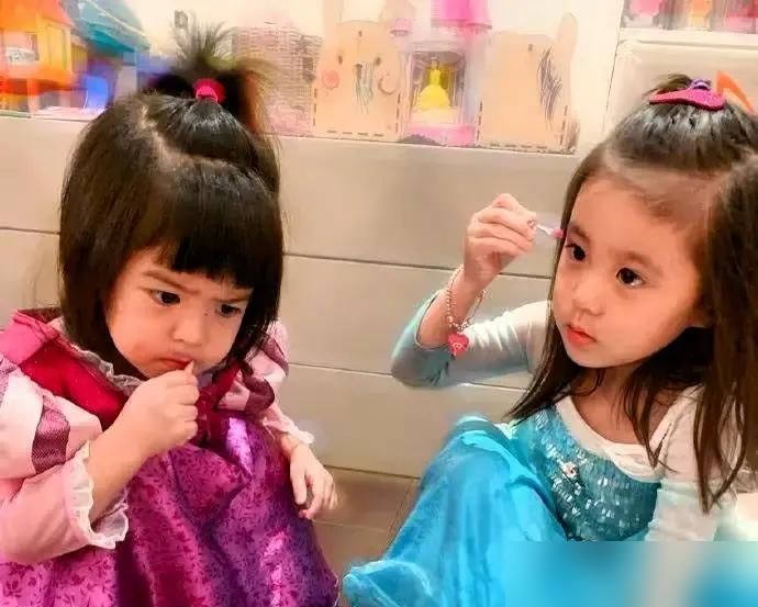 不是一个爹生的，姐妹情就是装的？你看看梧桐妹为波妞庆生，都做了什么。12小