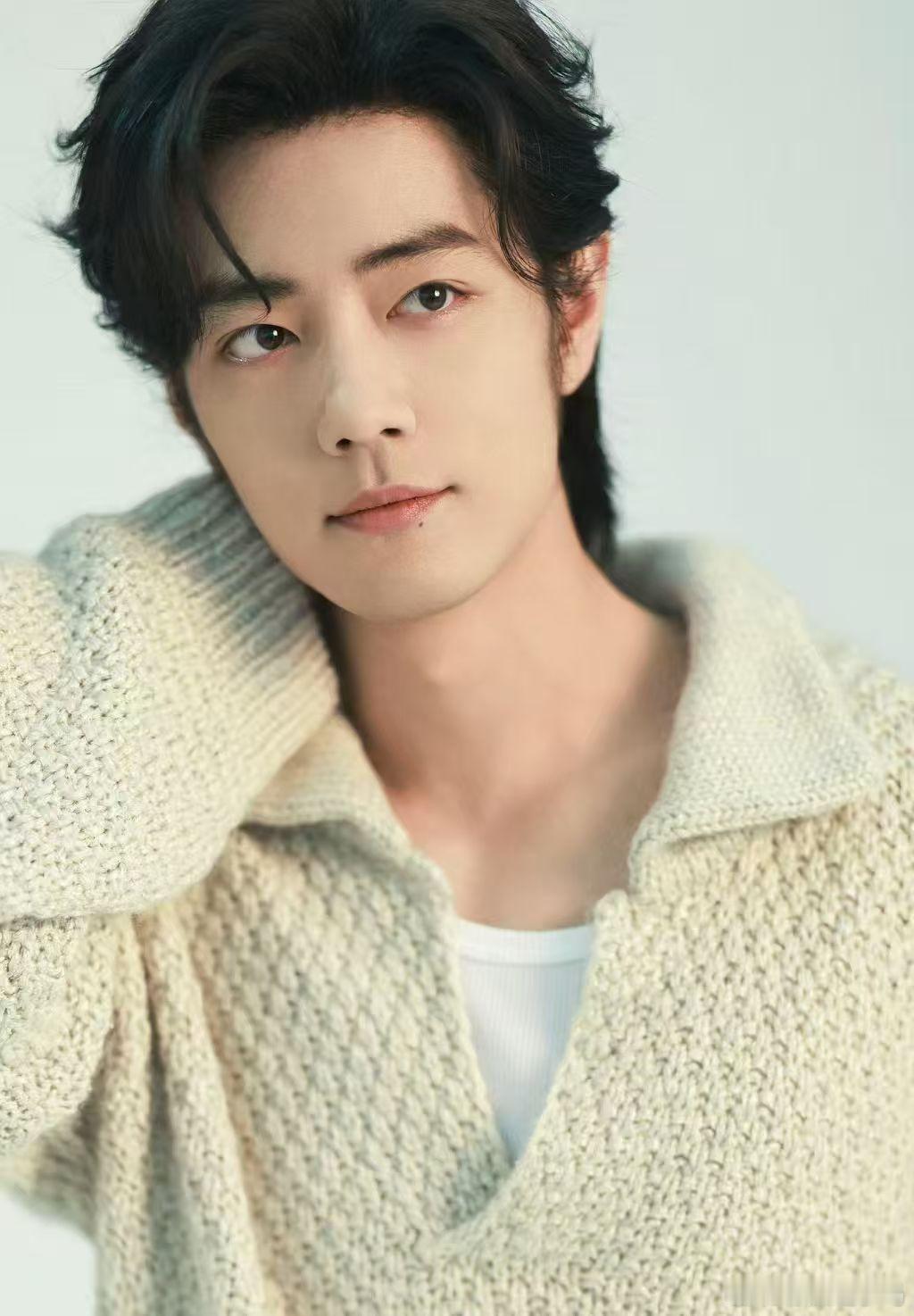 不知道肖战的比例很曼妙不知道，肖战的比例真的太曼妙！基础穿搭硬是穿出建模感，《