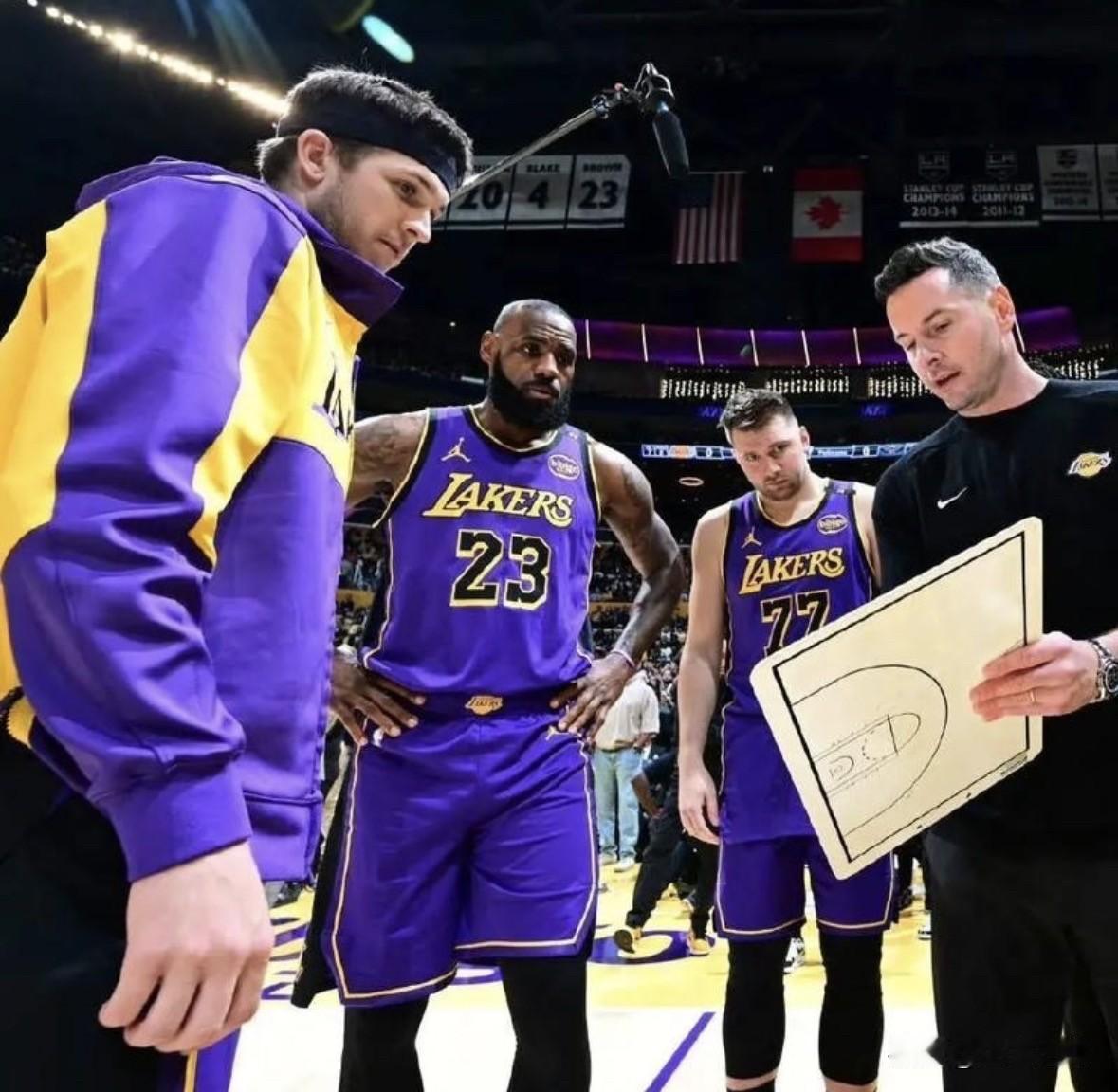 湖人的溃败再一次证明，小里弗斯和东契奇的后场组合，不具备争冠的实力……1，防守