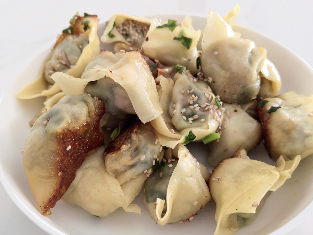 土生土长浙江人，说一句真心话，我们不吃饺子，不但过年不吃，平时也不吃。要吃就吃皮