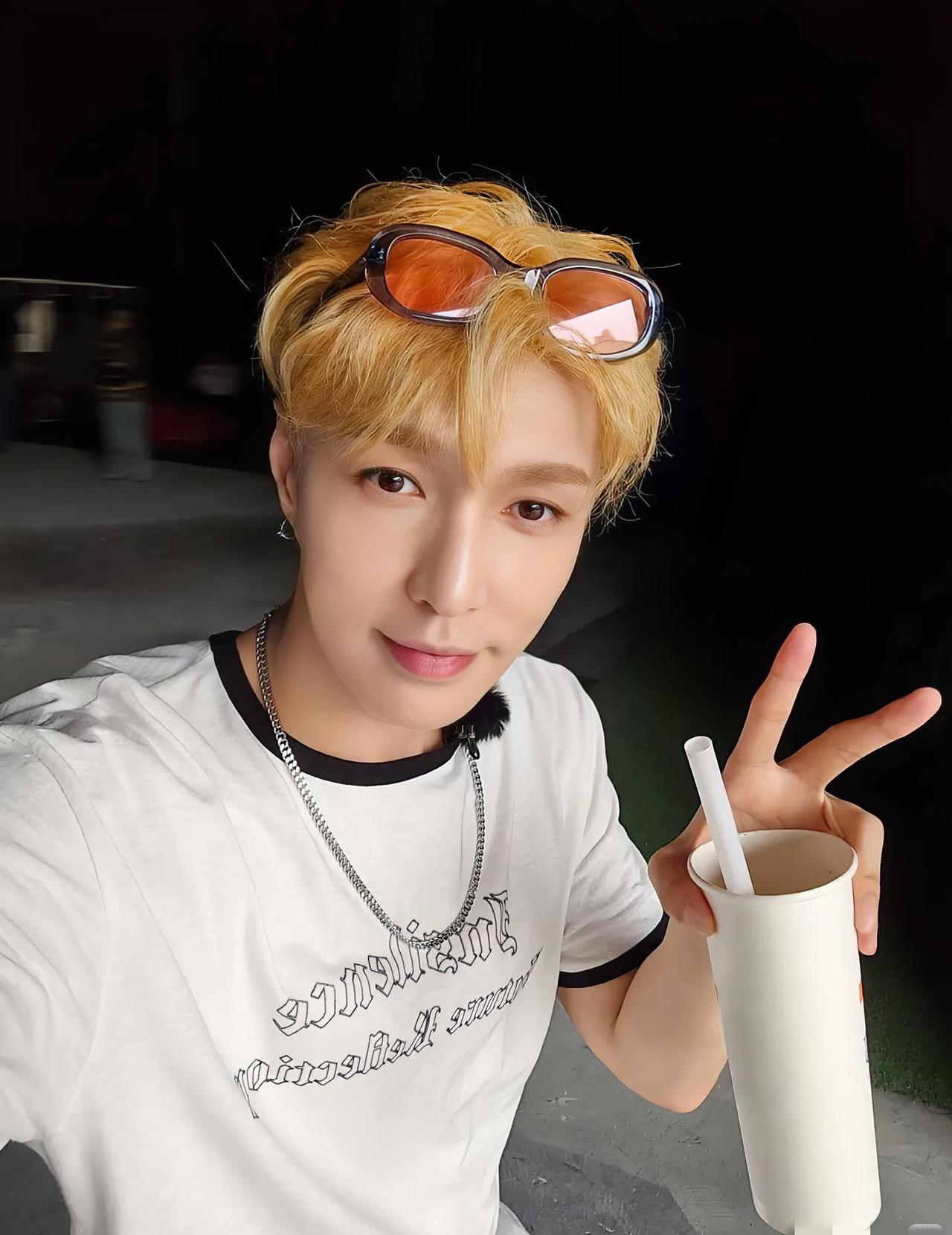 现在的娱乐圈，真是应了那句老话：全靠同行衬托。当年“归国四子”多风光，谁