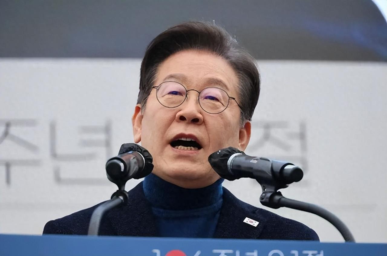 不好，有诈！美国埋雷不断，韩国罕见拒绝，李在明：危机就在眼前韩国总统李在明刚