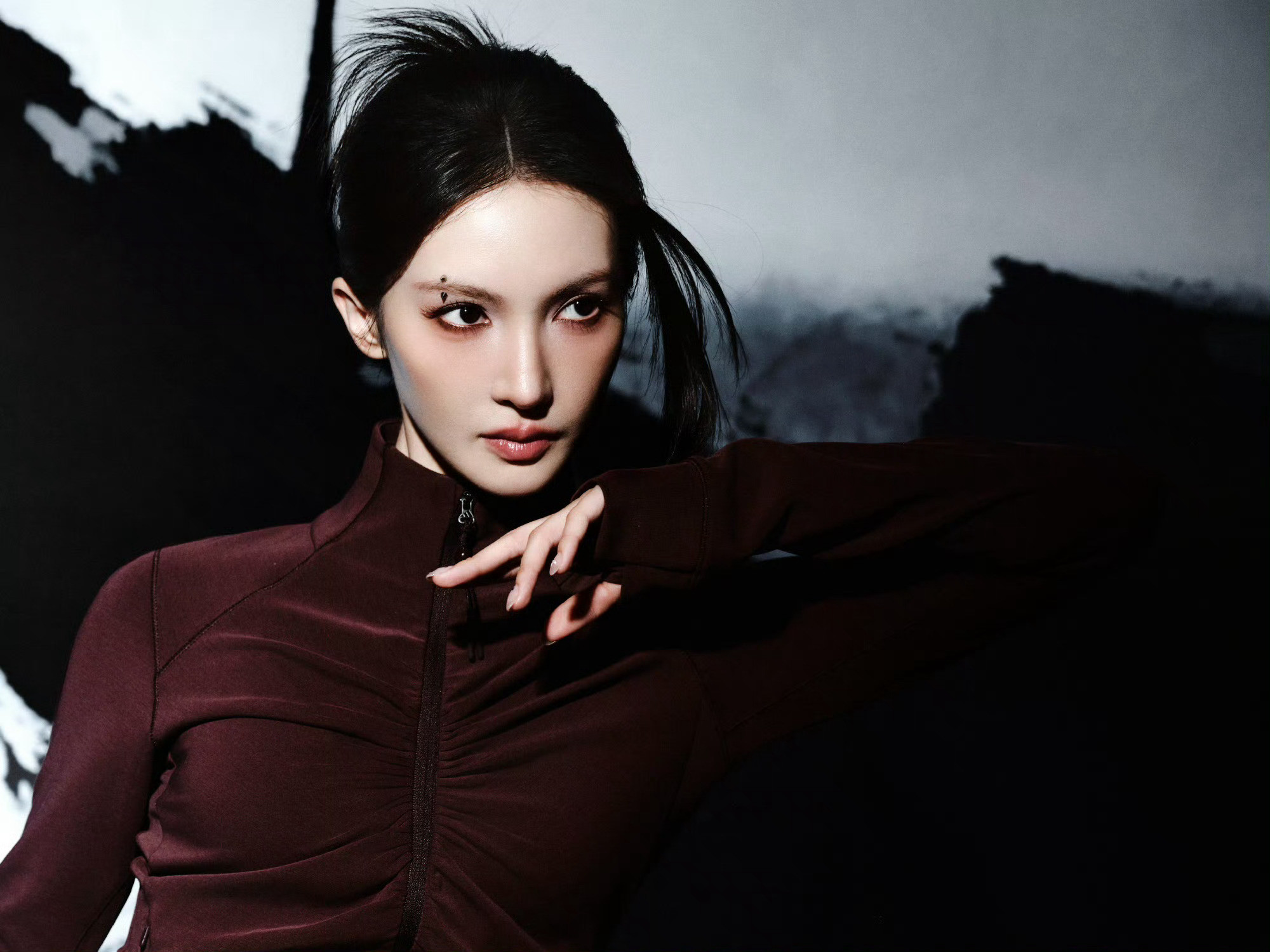 金晨「CHAPTER：MODERNCHINA」一舞剑影惊鸿，以现代韵律展开