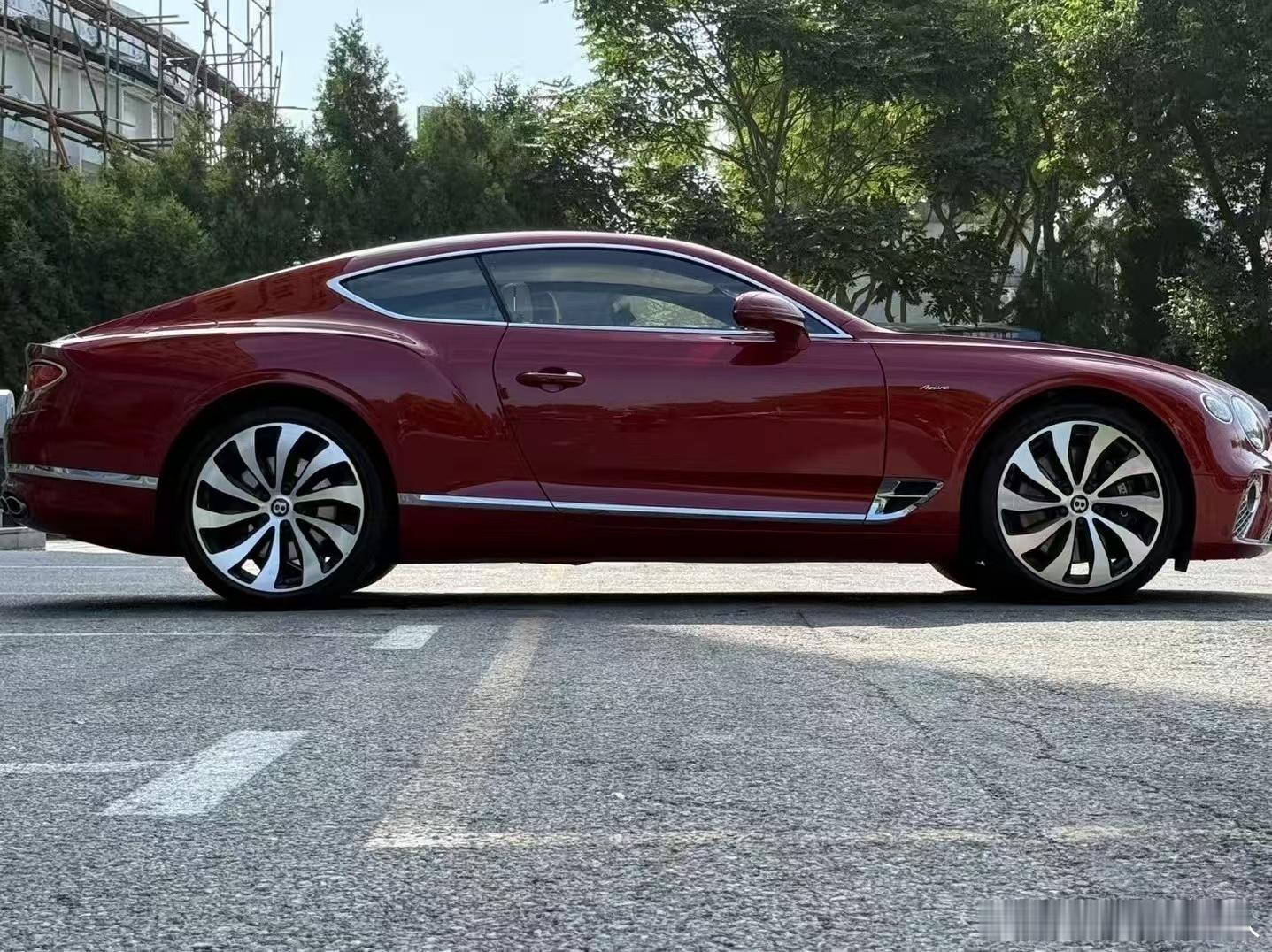 宾利欧陆 GT 4.0T V8雅度版、大满配，配色与配置、绝绝子​​​