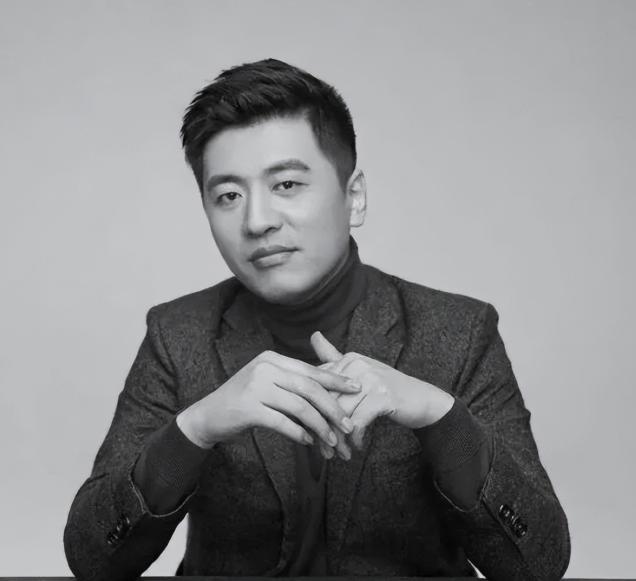 震惊！张雪峰因突发疾病，经抢救无效不幸去世！ 大家都还在为生活奔波，谁能想到