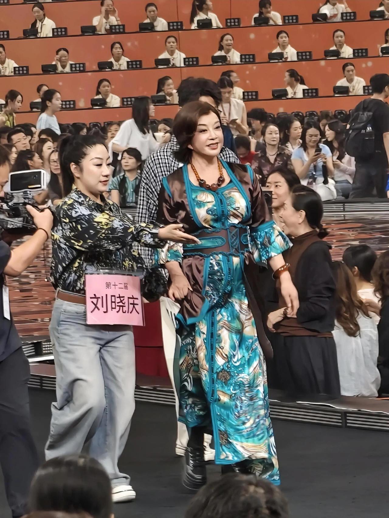 1951年的刘晓庆，75岁了来参加第38届百花奖庆奶的精神状态比现在20岁的