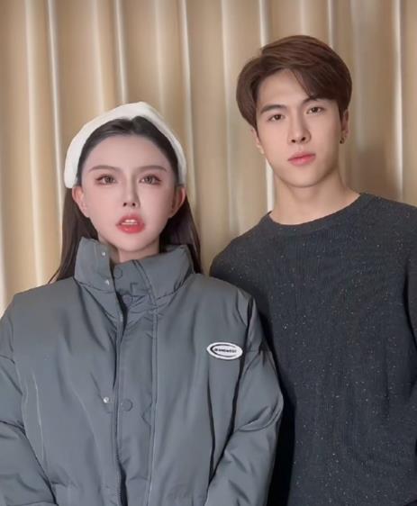 韩安冉辟谣小女儿不是宋浩然亲生有网友质疑结婚博主的二胎女儿亲生父亲是前夫泽西。