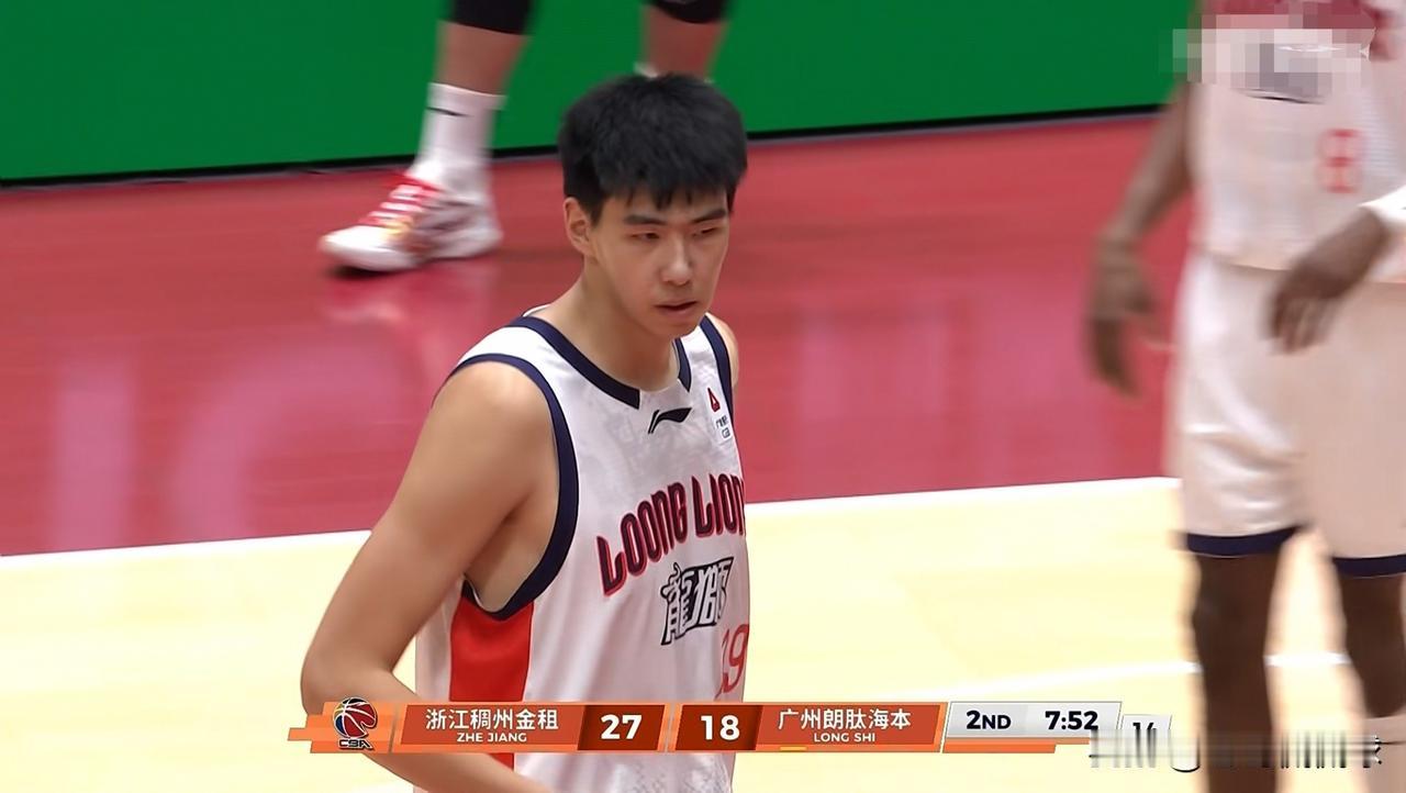 广州朗肽海本新星徐昕的盖帽能力真是太恐怖了！在今天广州朗肽海本客场挑战浙江稠州金