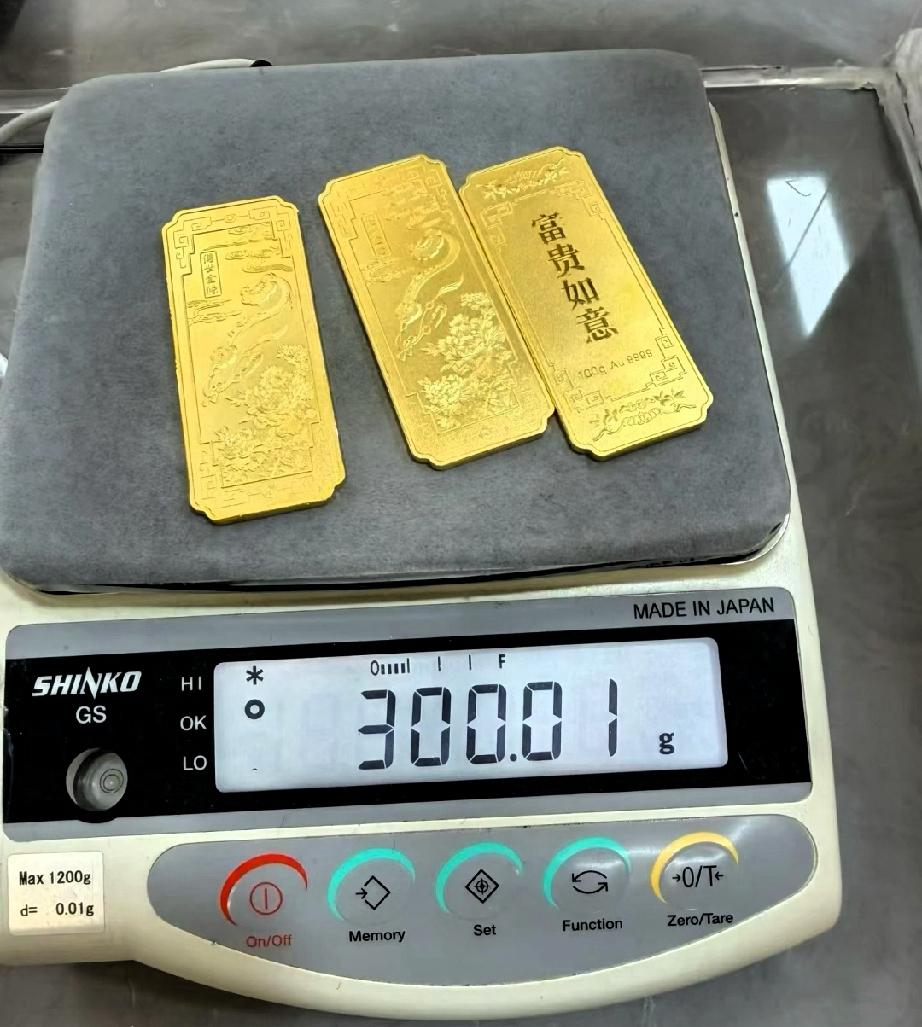 有黄金的人要傻眼了，就在刚刚，金价突然从883一克持续跌到了877一克，接