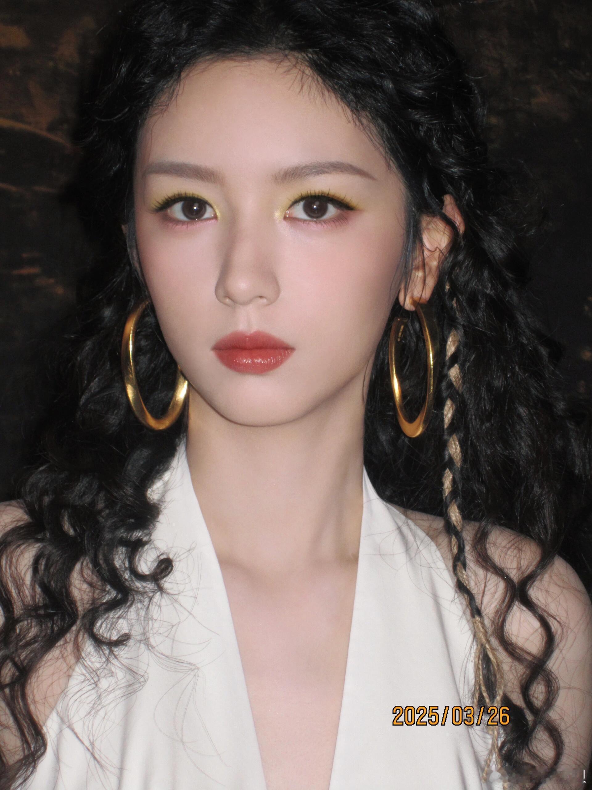 郭宇欣我和周也还不一定谁蹭谁呢周也好标致的东方美人⚪️